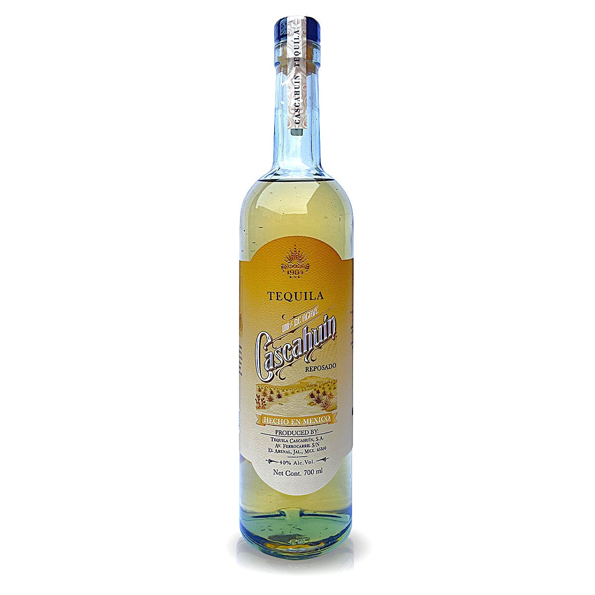 This 700ml bottle of Cascahuin Reposado tequila features a light straw coloured reposado tequila inside.